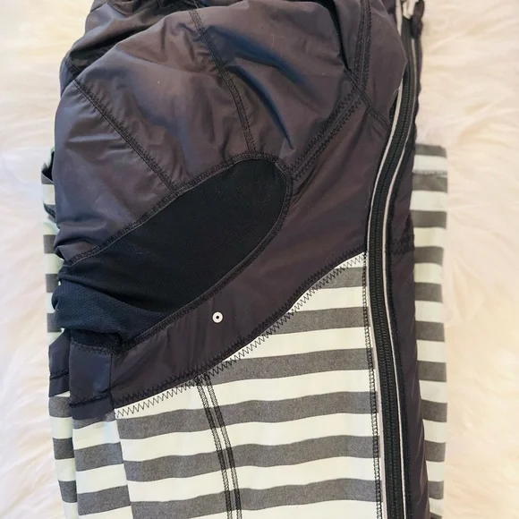 Lululemon Sea Stripe Mint Moment Black Jacket - Picture 6 of 7